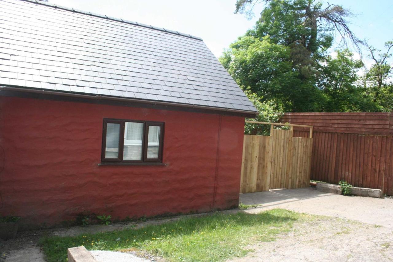 The Nook - Farm Park Stay With Hot Tub & Dome 斯旺西 外观 照片